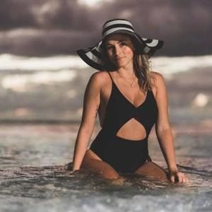 Meet your Posher, Rebekah